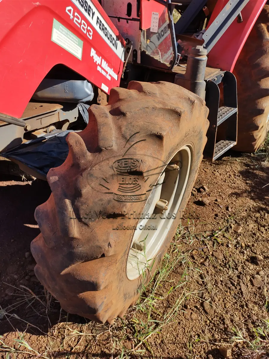 LOTE 007 - SUCATA DE TRATOR MASSEY FERGUNSON 4283