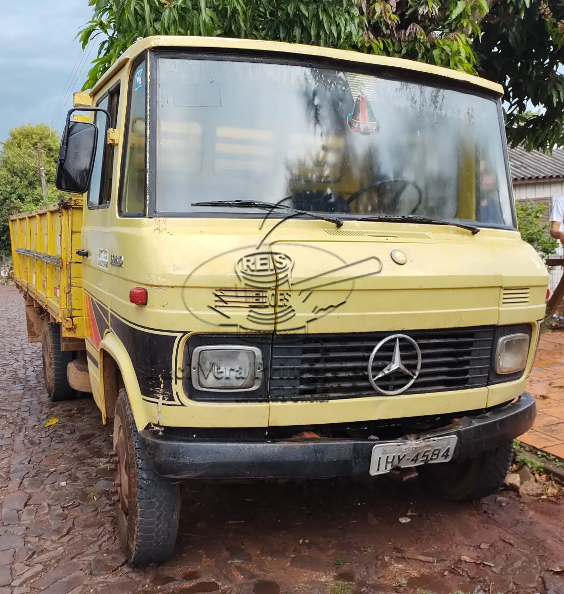 LOTE  - MERCEDES BENZ 608 D