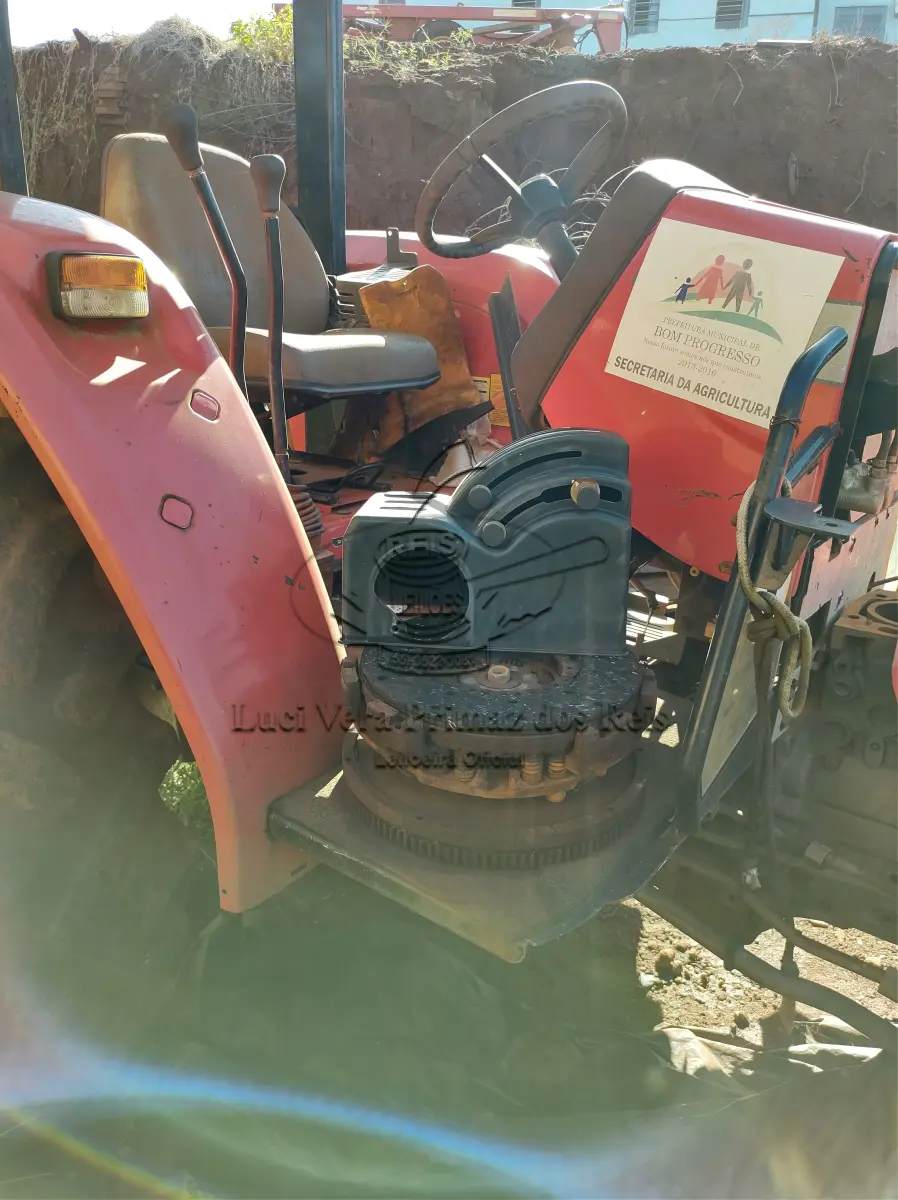 LOTE 007 - SUCATA DE TRATOR MASSEY FERGUNSON 4283