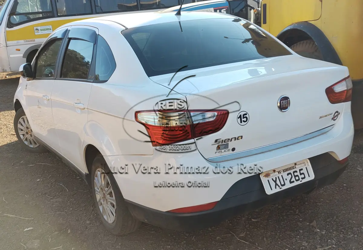 LOTE 04 - Automóvel Grand Siena