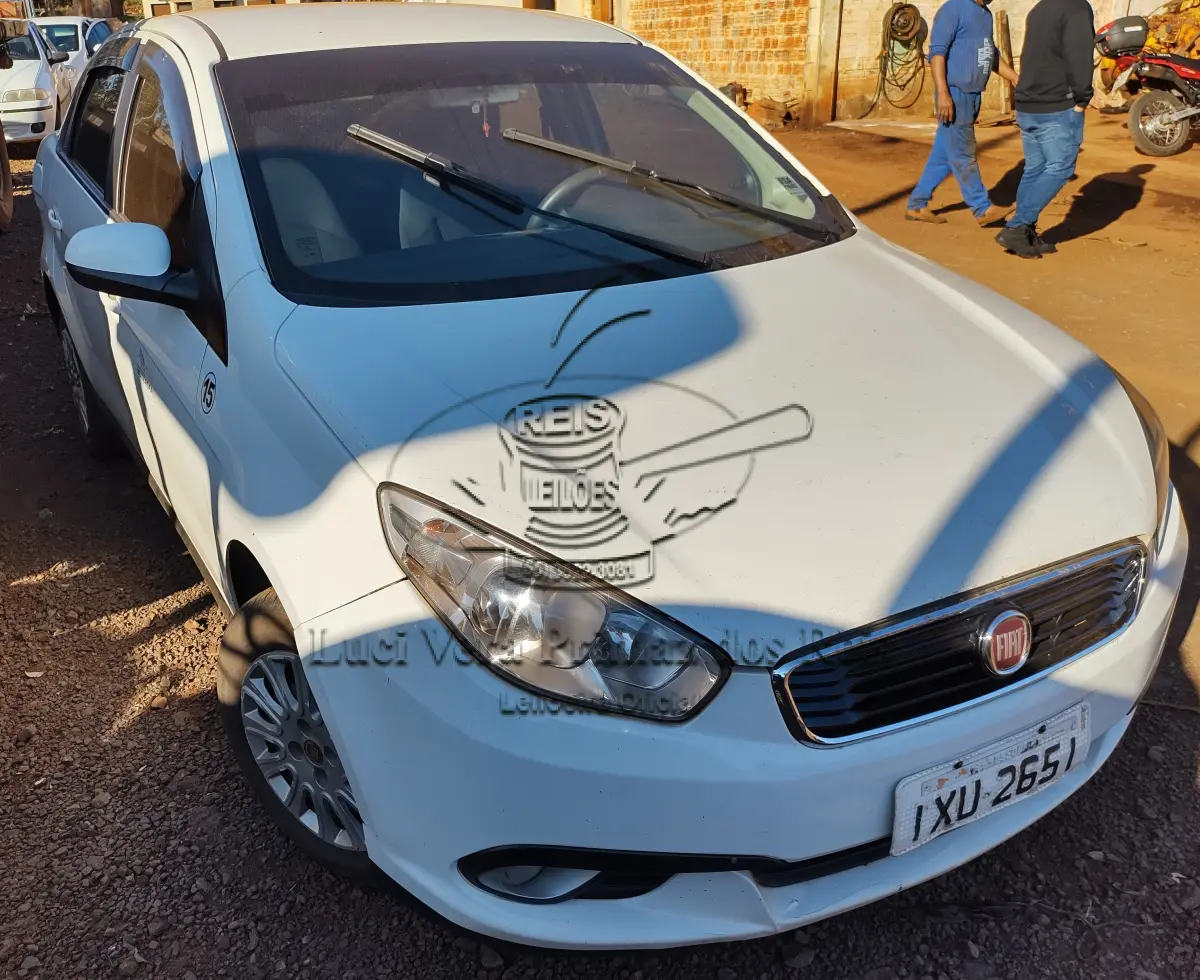 LOTE 04 - Automóvel Grand Siena