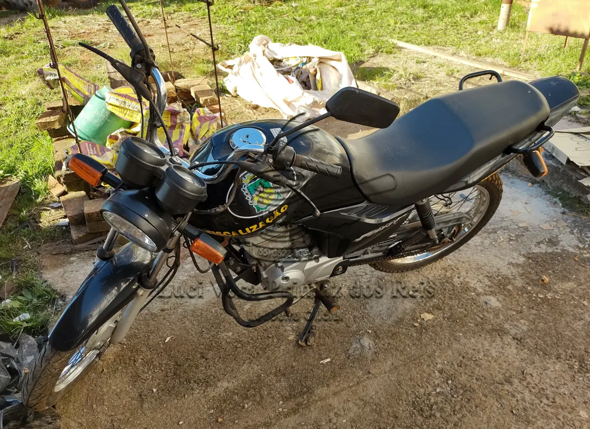 LOTE 03 - MOTOCICLETA HONDA
