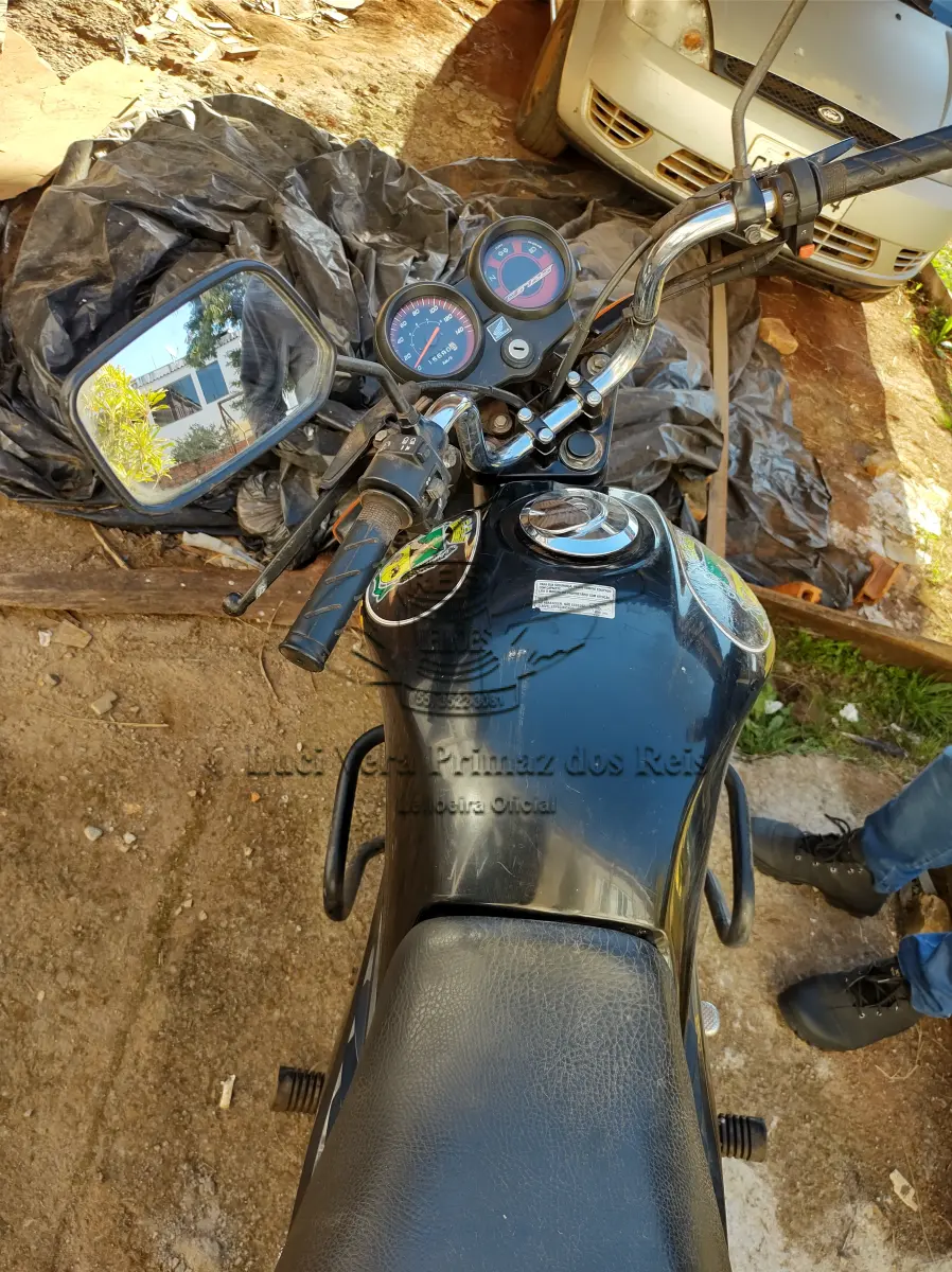 LOTE 03 - MOTOCICLETA HONDA