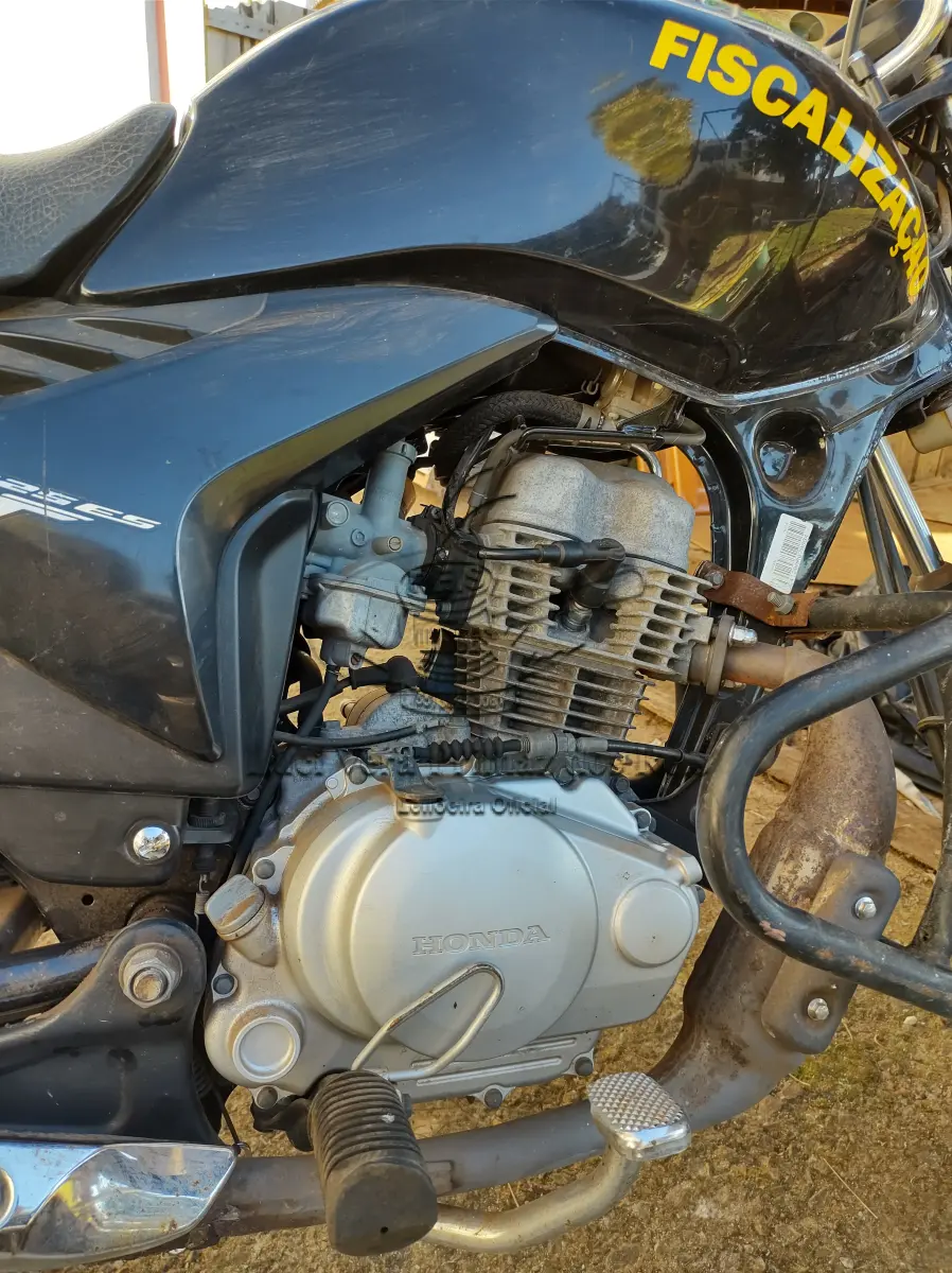 LOTE 03 - MOTOCICLETA HONDA