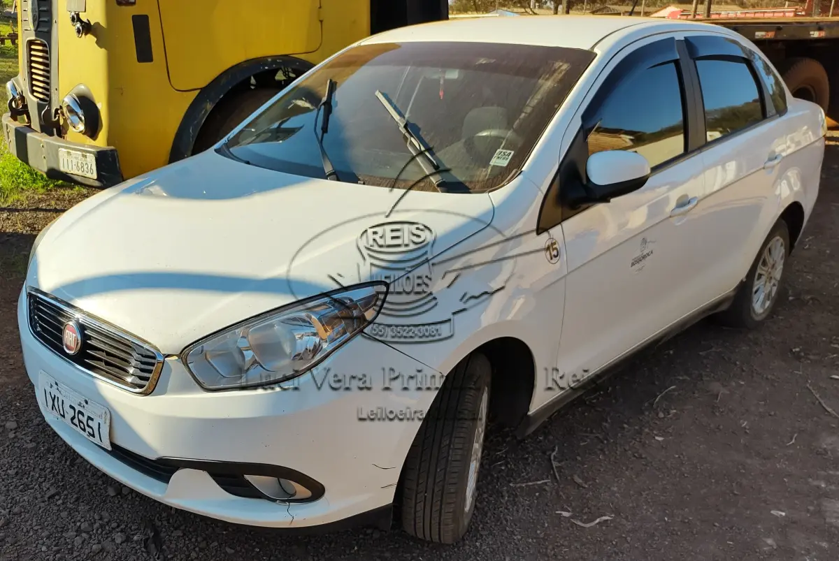 LOTE 04 - Automóvel Grand Siena
