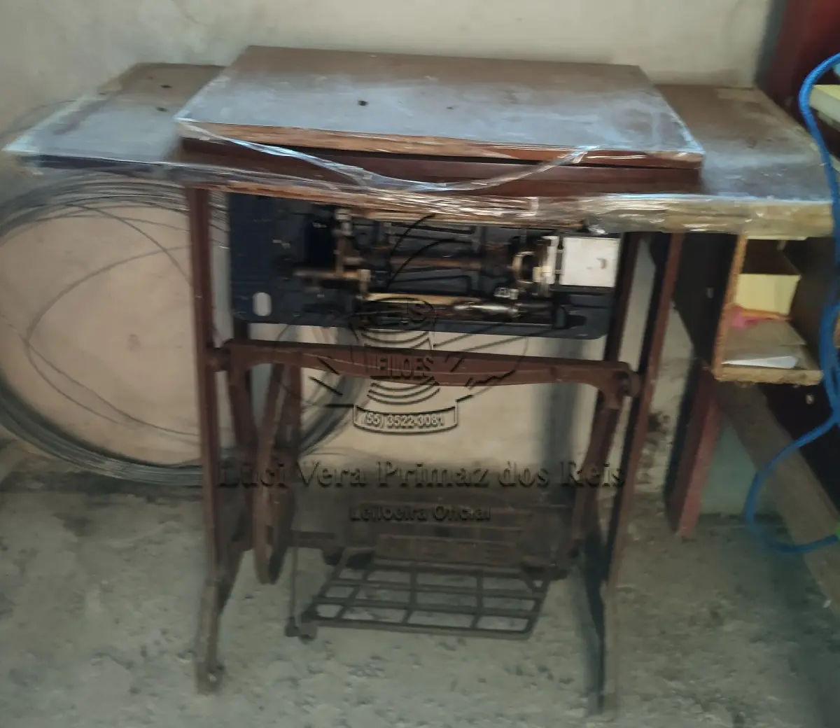 LOTE 13 - SUCATAS DE MOCHO, CADEIRA, MESAS, ARQUIVOS, ETC
