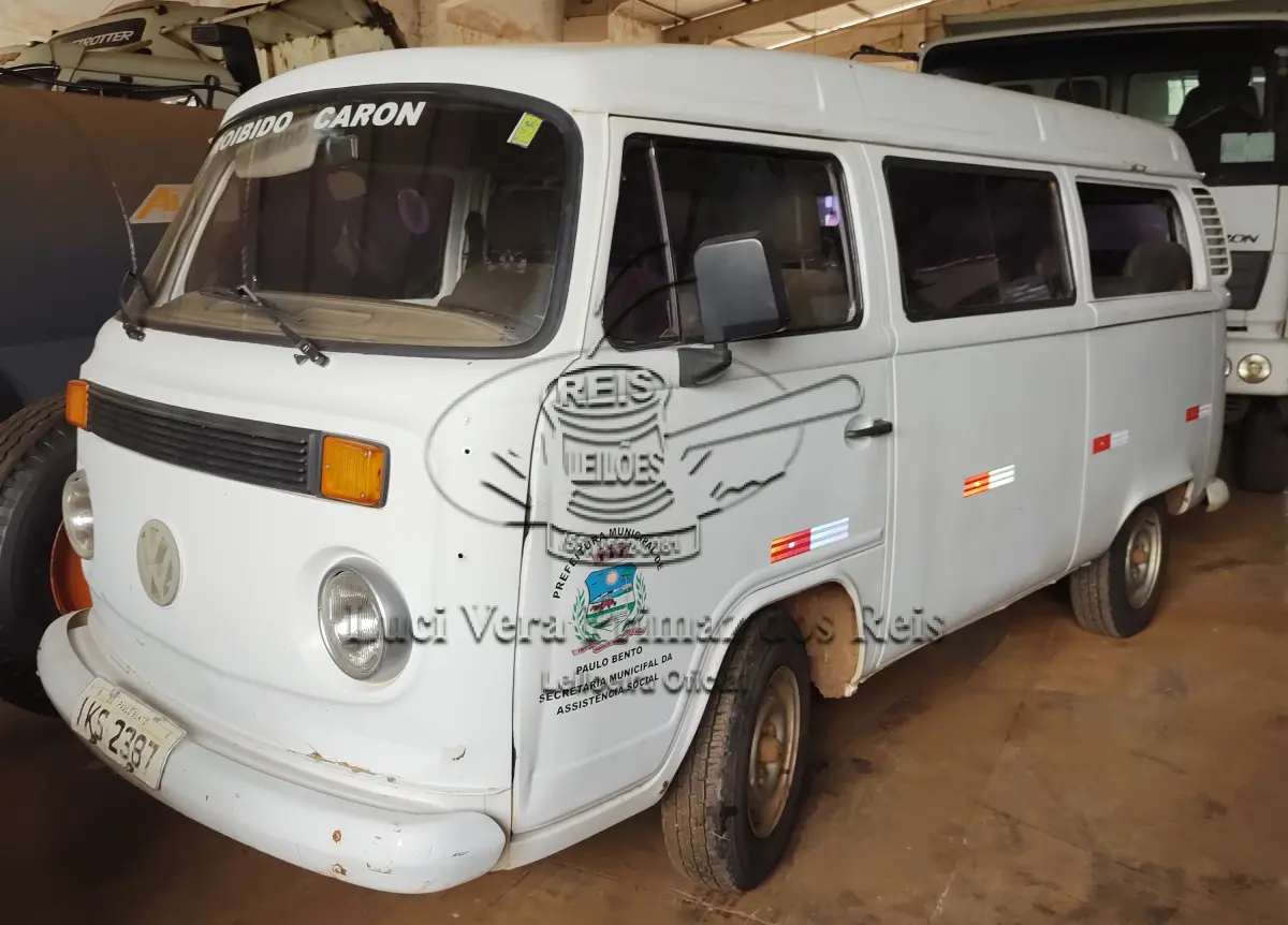 LOTE 02 - VW KOMBI