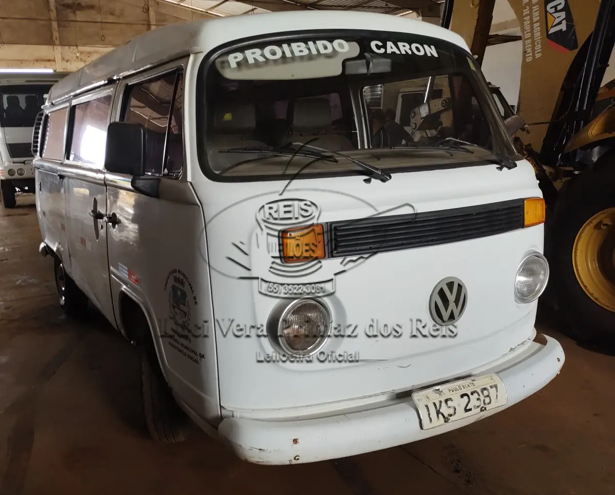 LOTE 02 - VW KOMBI