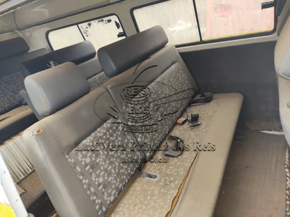 LOTE 007 - Automóvel Kombi