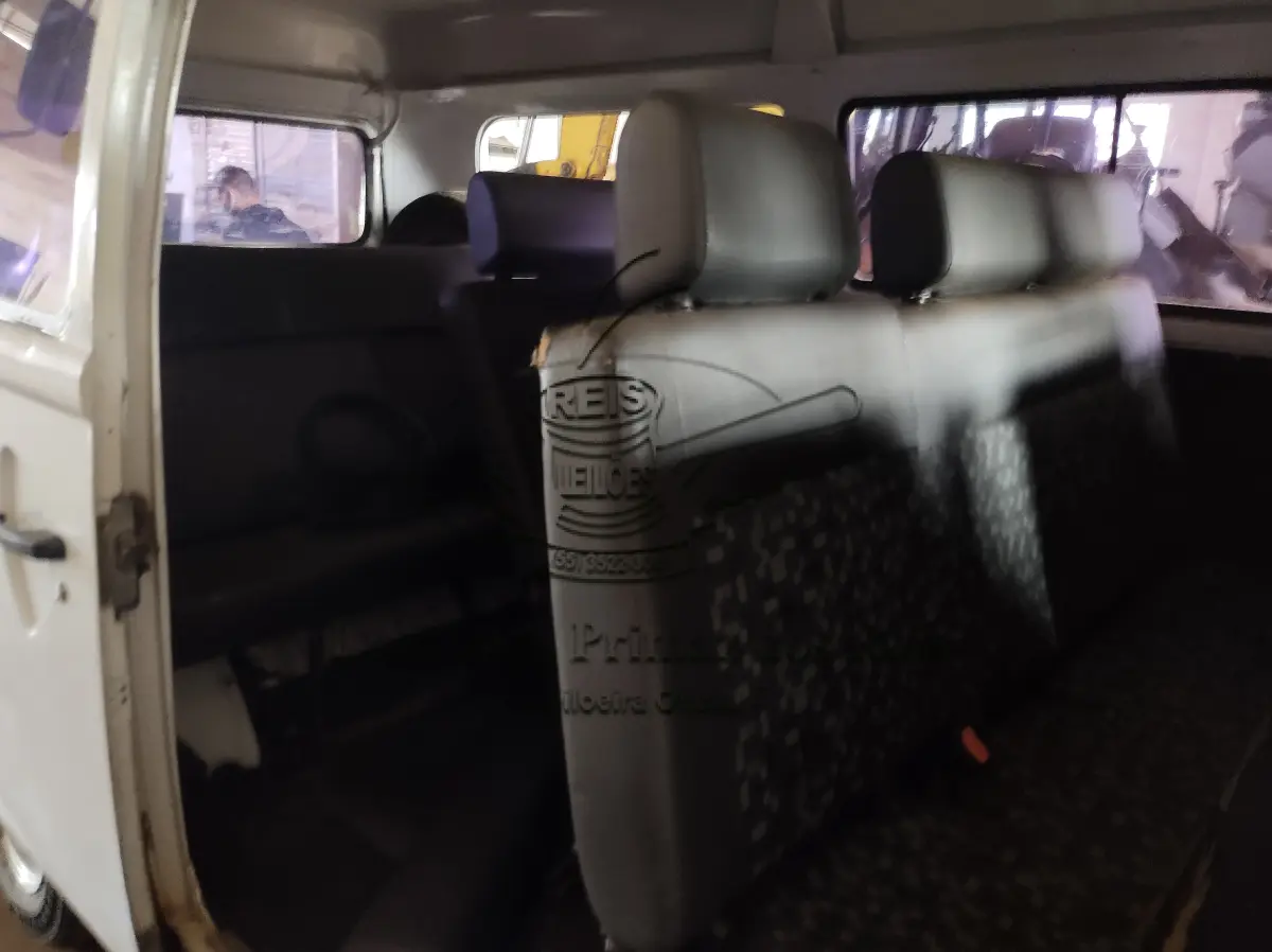LOTE 02 - VW KOMBI