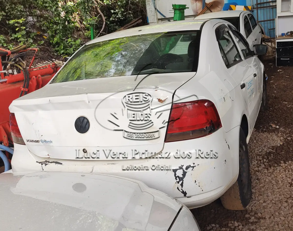 LOTE 006 - AUTOMÓVEL VOYAGE