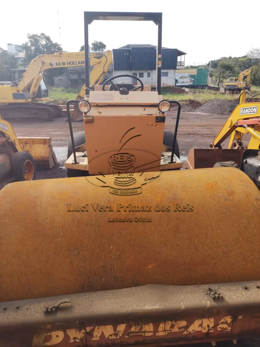 LOTE 021 - ROLO COMPACTADOR