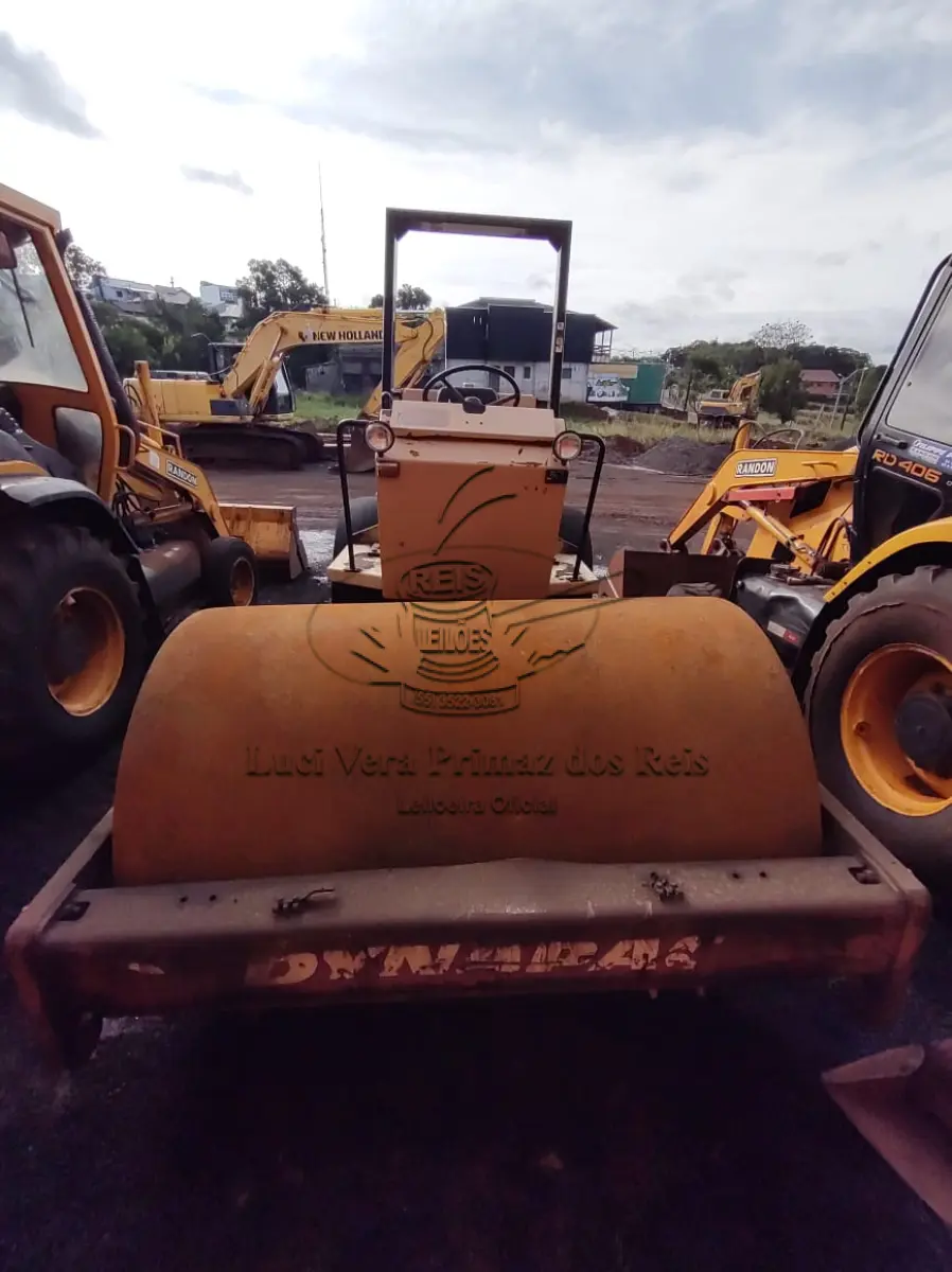 LOTE 021 - ROLO COMPACTADOR
