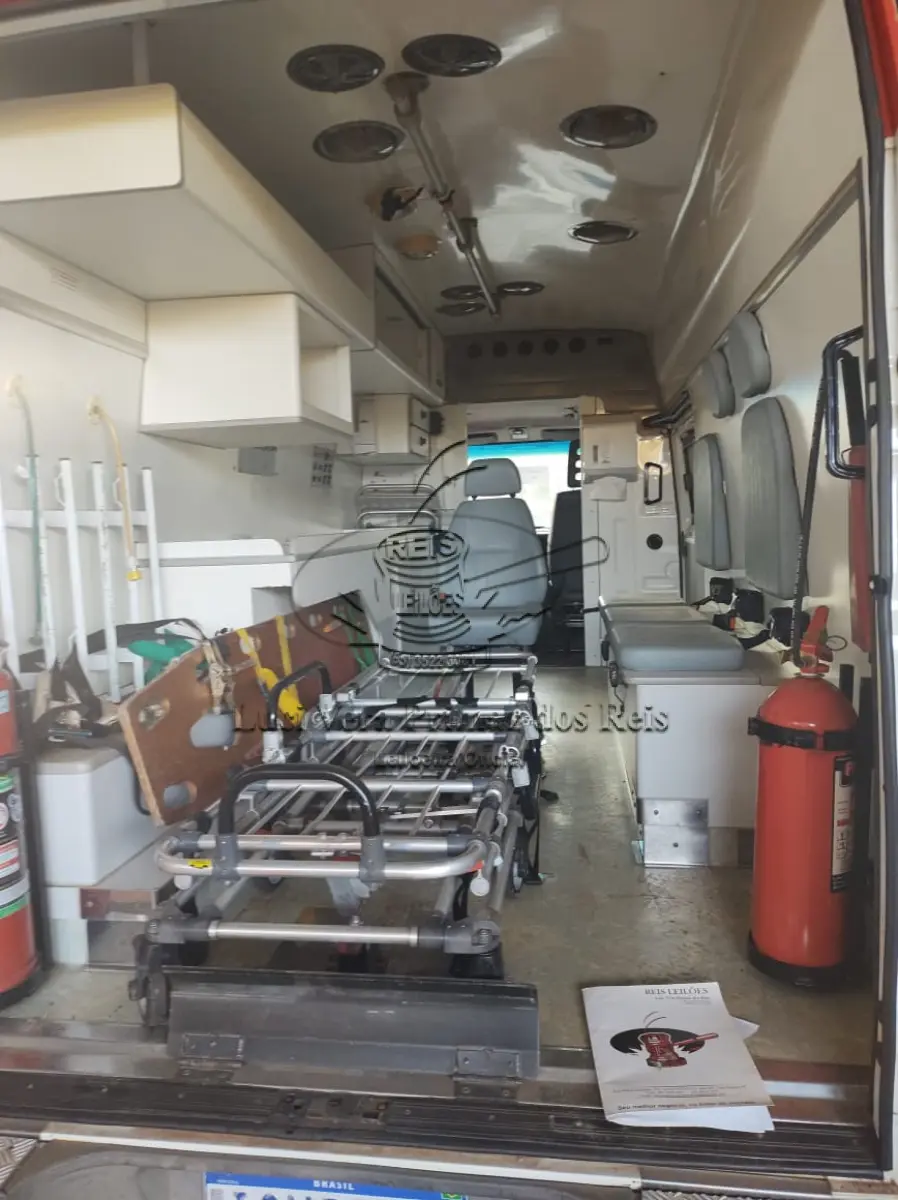 LOTE 030 - Iveco Daily13 Rontan ambulância