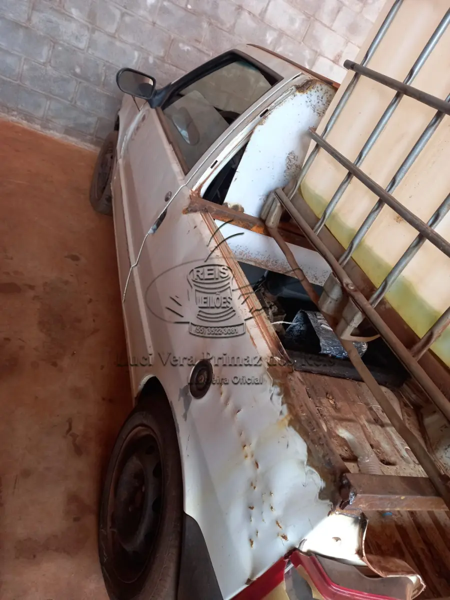 LOTE 014 - Sucata de Fiat Uno