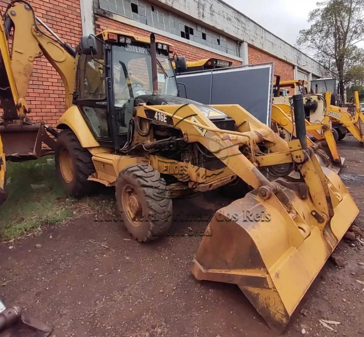 LOTE 027 - RETROESCAVADEIRA CATERPILLAR