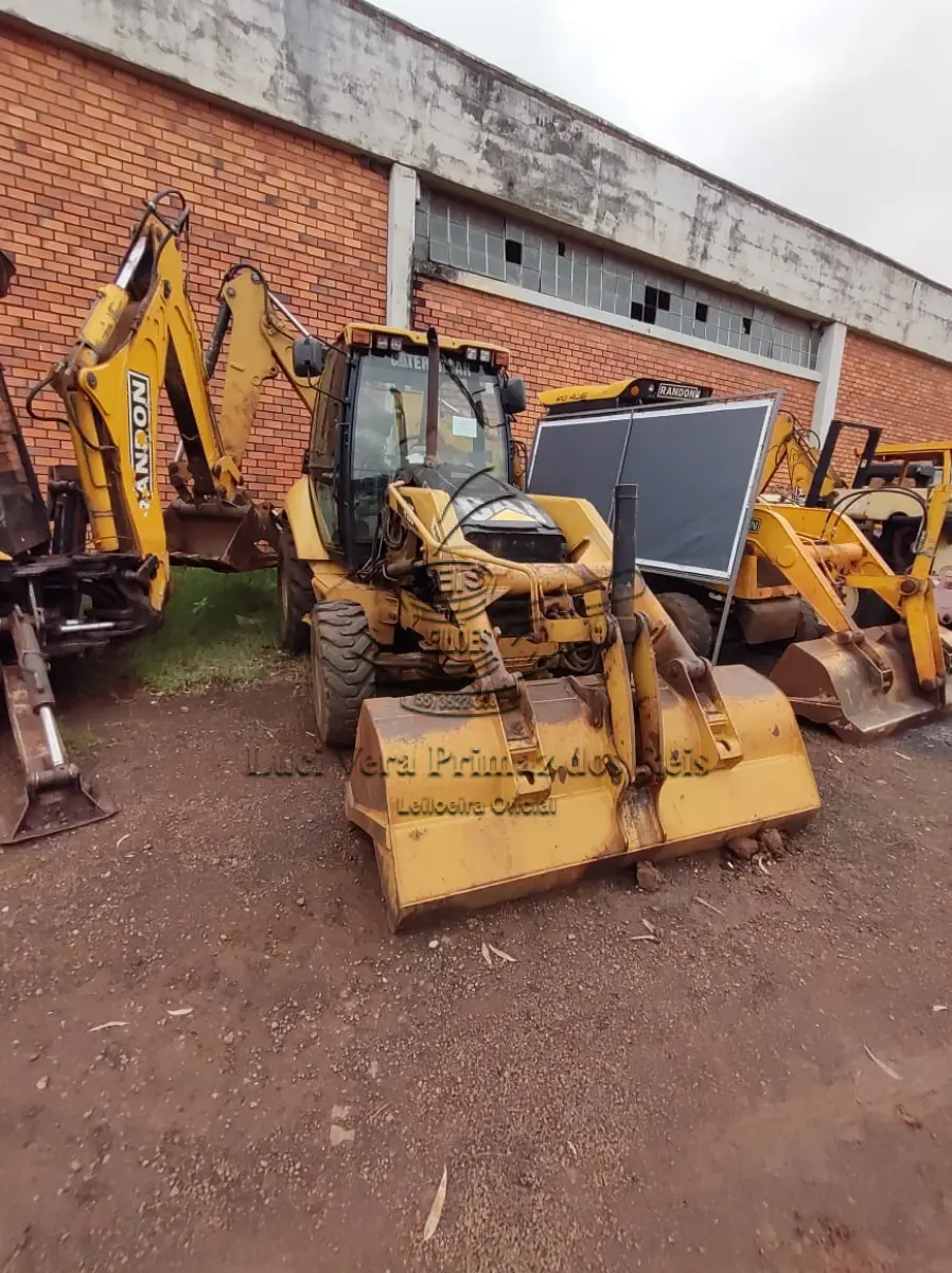 LOTE 027 - RETROESCAVADEIRA CATERPILLAR