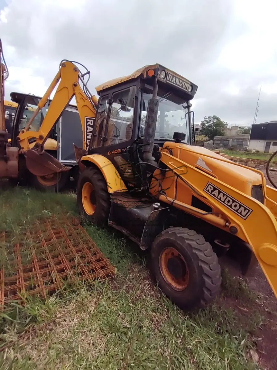 LOTE 023 - Retroescavadeira Randon RD 406 ADVANCED