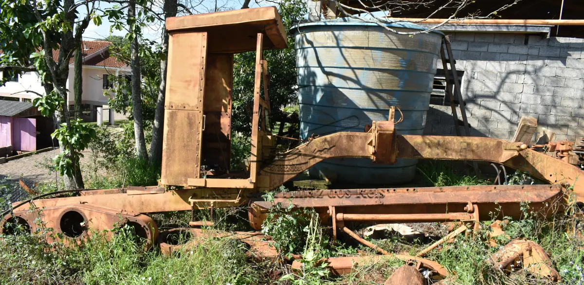 LOTE 012 - CHASSI MOTONIVELADORA