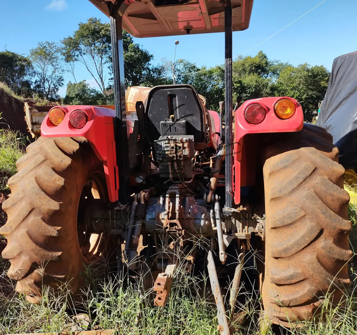 LOTE 007 - SUCATA DE TRATOR MASSEY FERGUNSON 4283