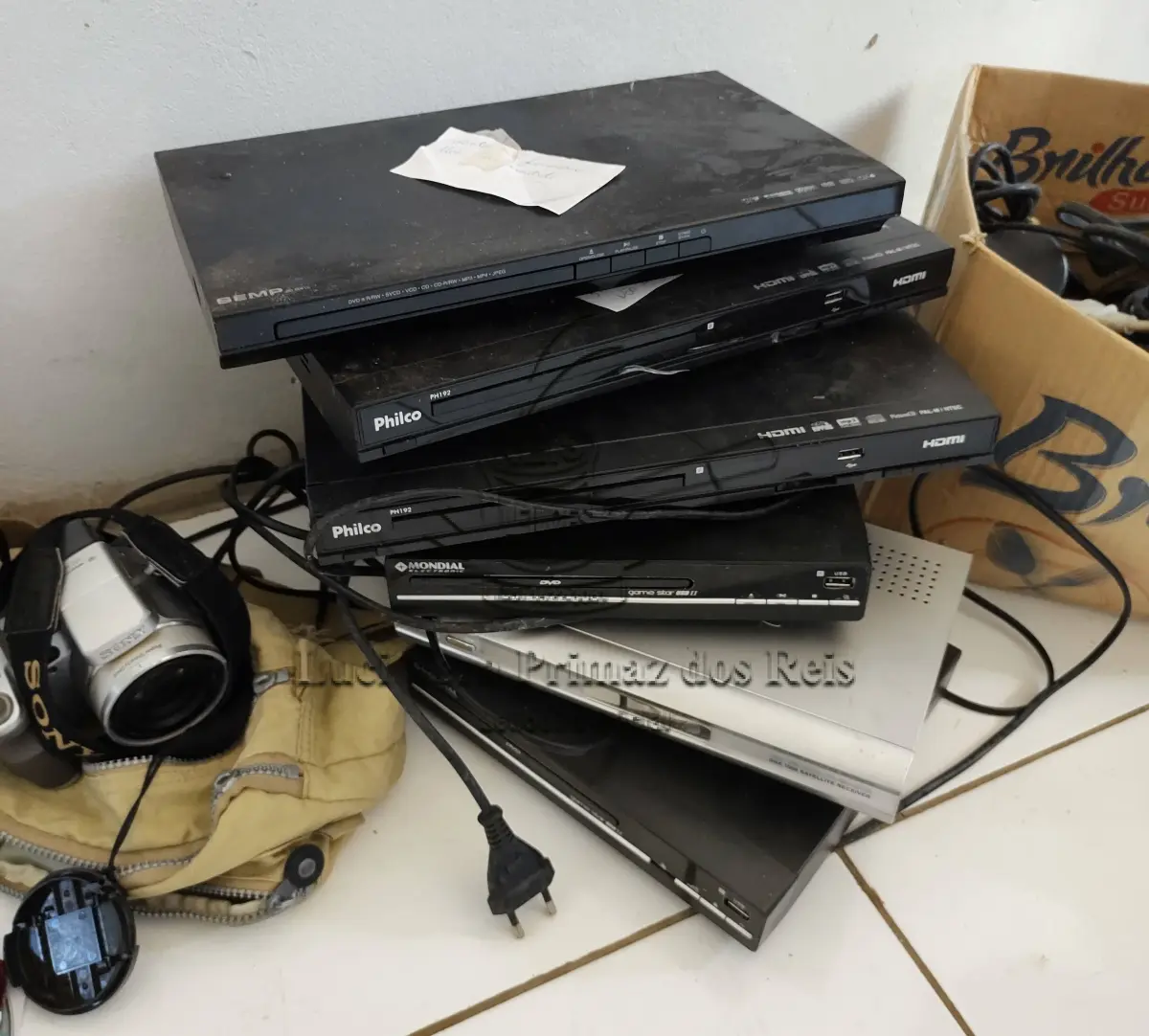 LOTE 004 - SUCATAS DE EQUIPAMENTOS ELÉTRICOS, INFORMATICA, GELADEIRA, ETC