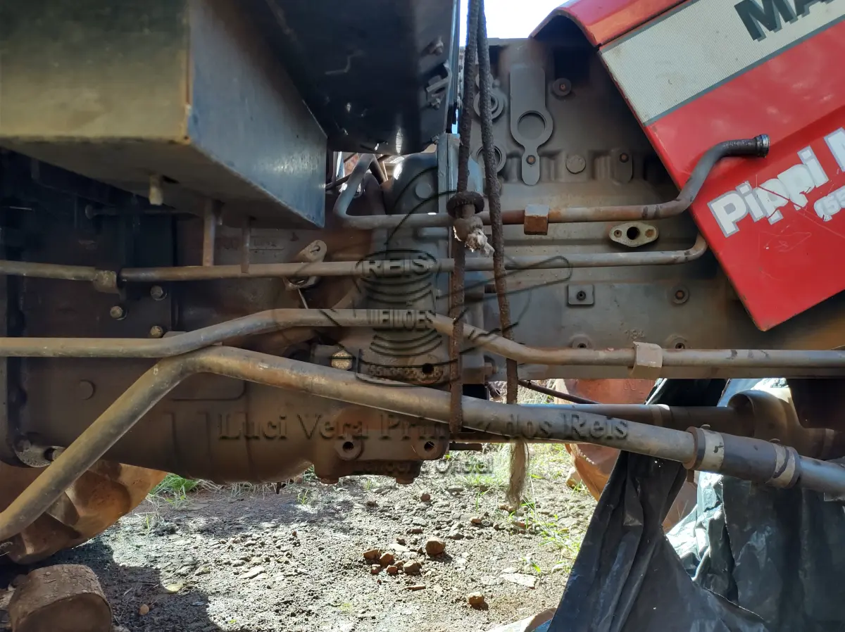 LOTE 007 - SUCATA DE TRATOR MASSEY FERGUNSON 4283