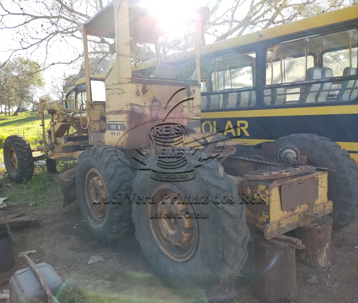 LOTE 01 - MOTONIVELADORA 04 CATERPILAR 120 B