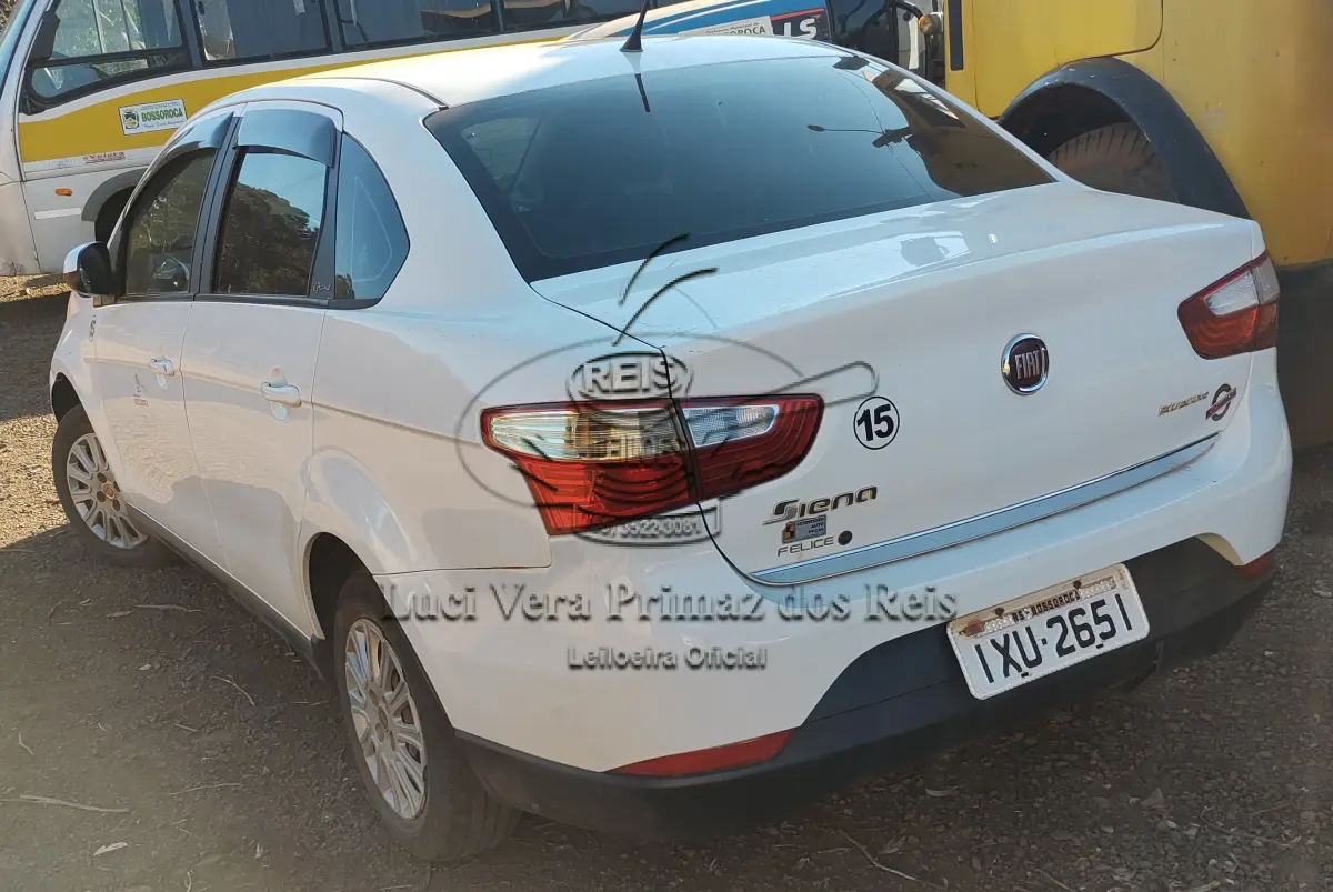 LOTE 04 - Automóvel Grand Siena