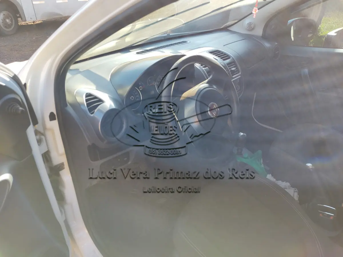 LOTE 04 - Automóvel Grand Siena