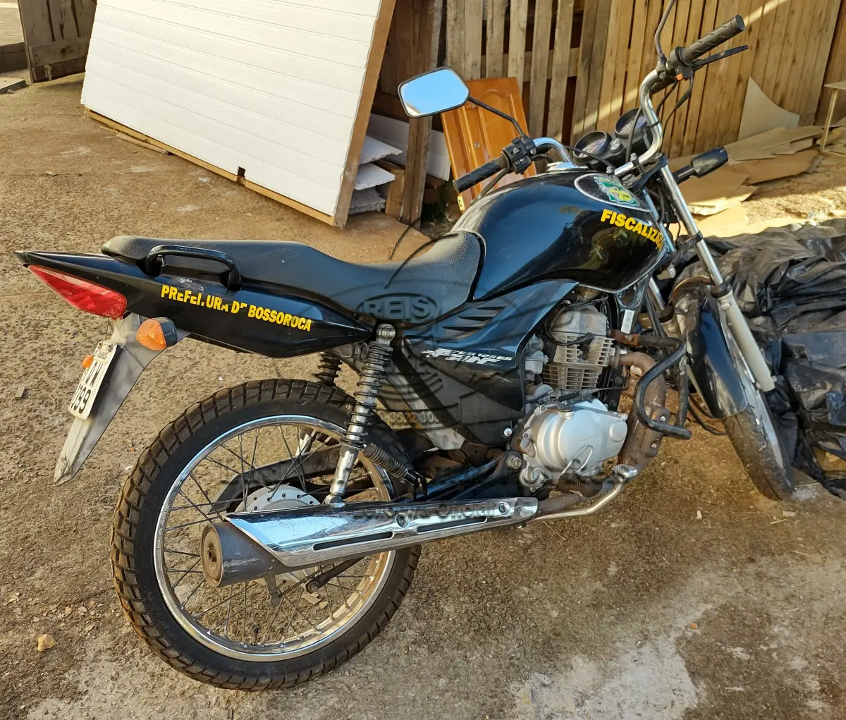 LOTE 03 - MOTOCICLETA HONDA