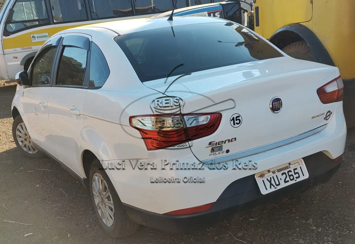 LOTE 04 - Automóvel Grand Siena