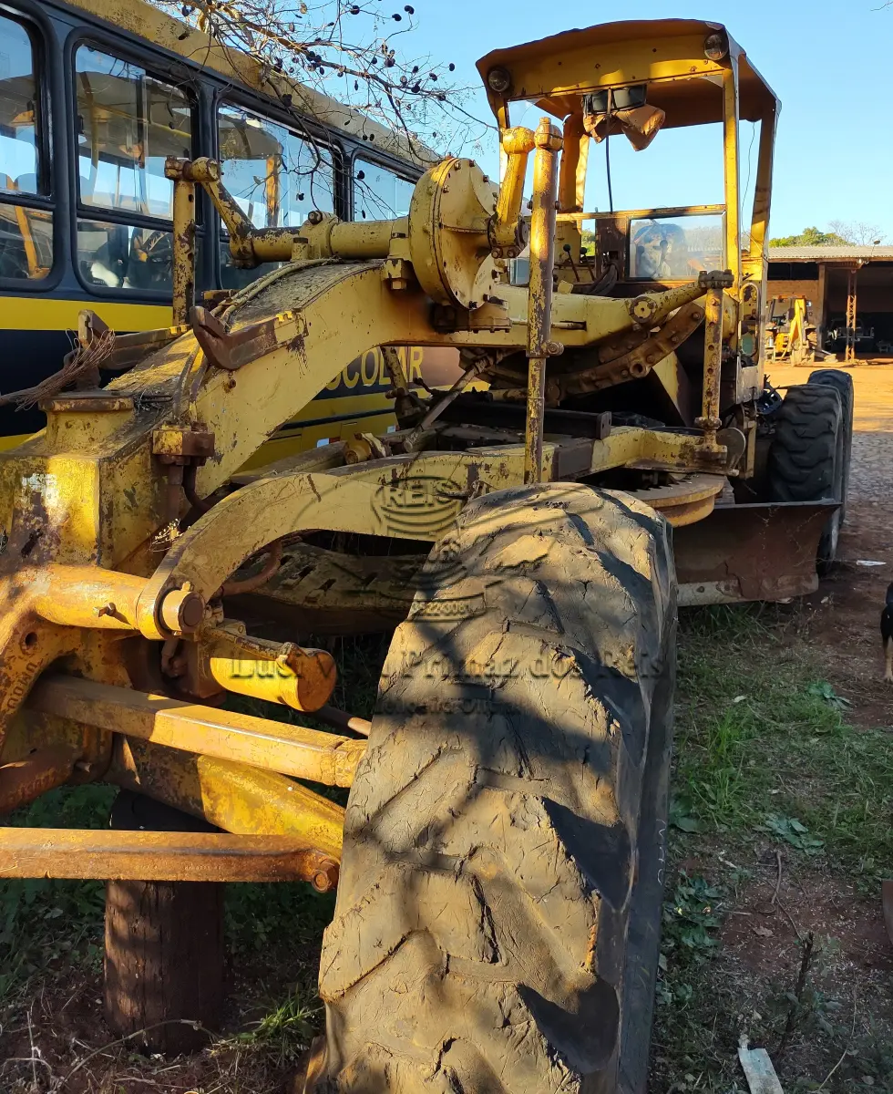 LOTE 01 - MOTONIVELADORA 04 CATERPILAR 120 B