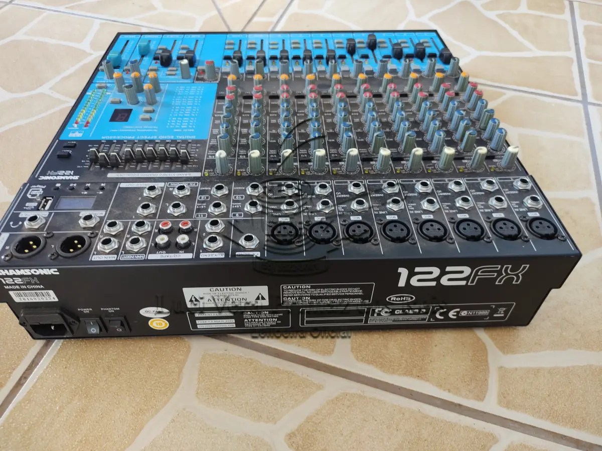 LOTE 003 - MESA DE SOM SHANSONIC