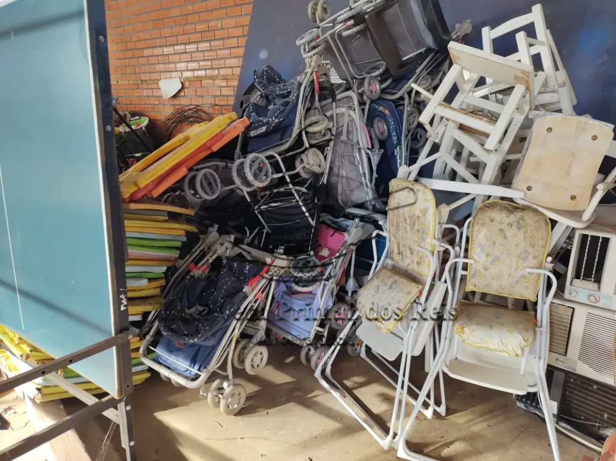 LOTE 004 - SUCATAS DE CARRINHO DE BEBE E ITENS DIVERSOS
