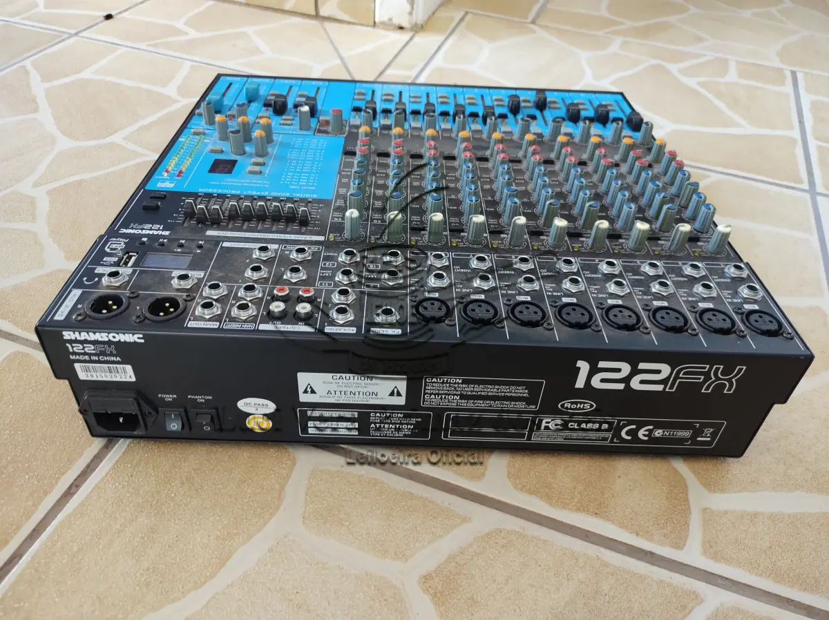 LOTE 003 - MESA DE SOM SHANSONIC