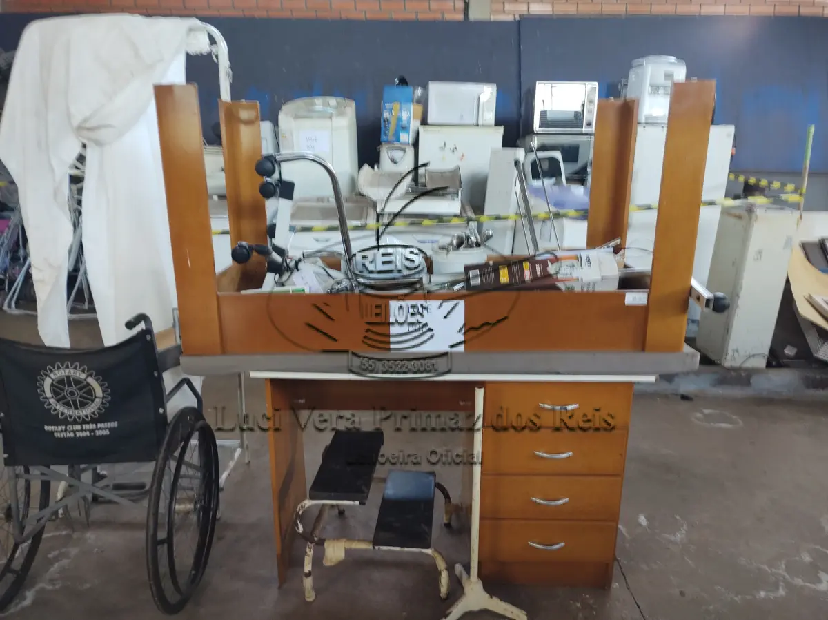 LOTE 006 - SUCATAS  DE AUTOCLAVE, CADEIRAS DE DENTISTAS E DIVERSOS AFINS