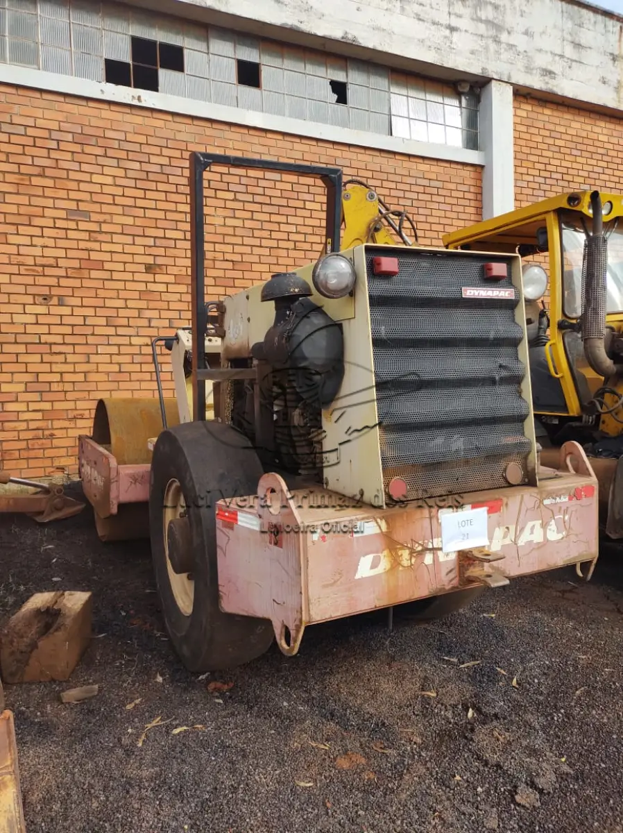 LOTE 021 - ROLO COMPACTADOR