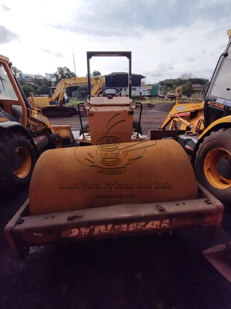 LOTE 021 - ROLO COMPACTADOR