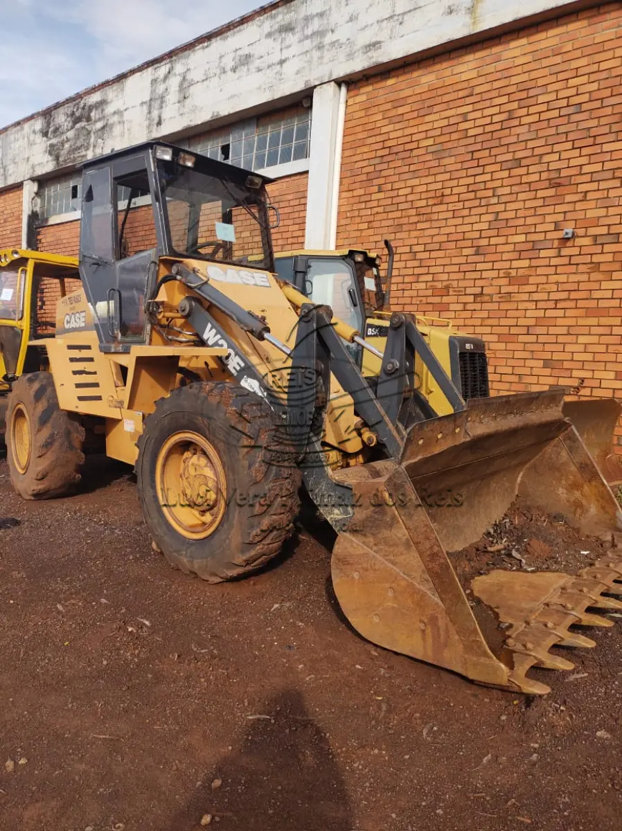 LOTE 026 - CARREGADOR CASE