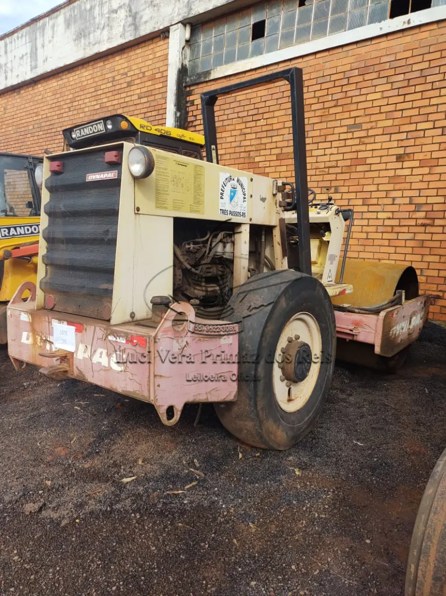 LOTE 021 - ROLO COMPACTADOR