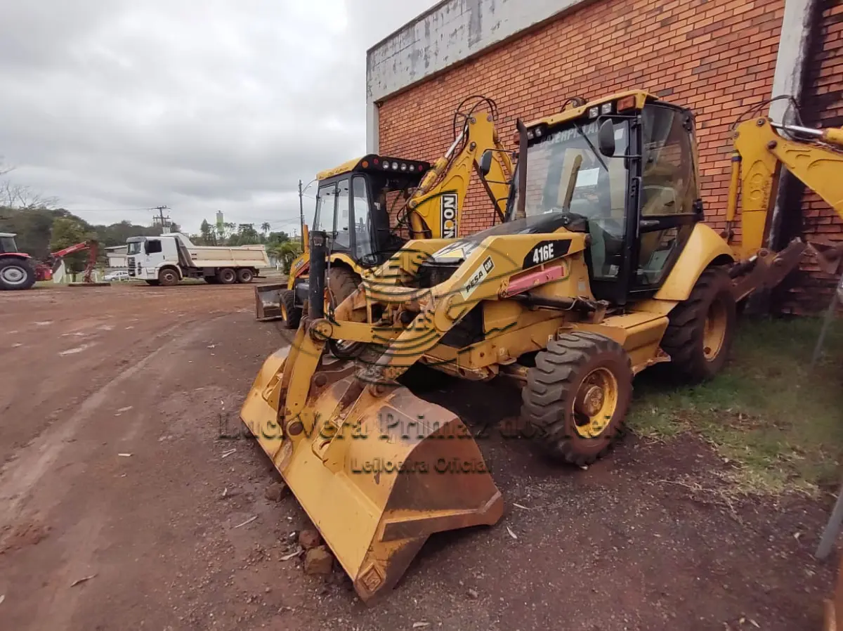 LOTE 027 - RETROESCAVADEIRA CATERPILLAR