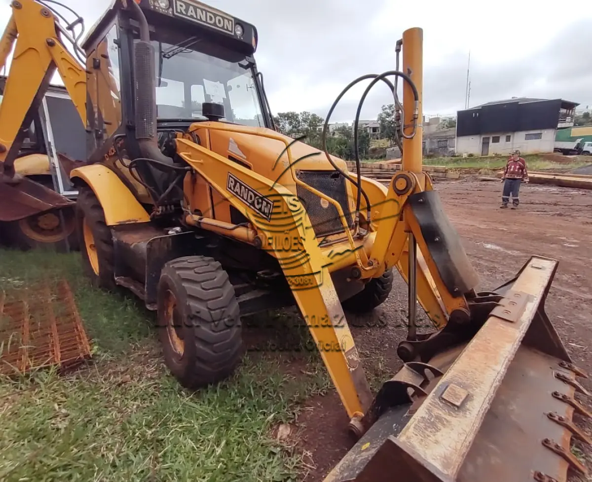LOTE 023 - Retroescavadeira Randon RD 406 ADVANCED