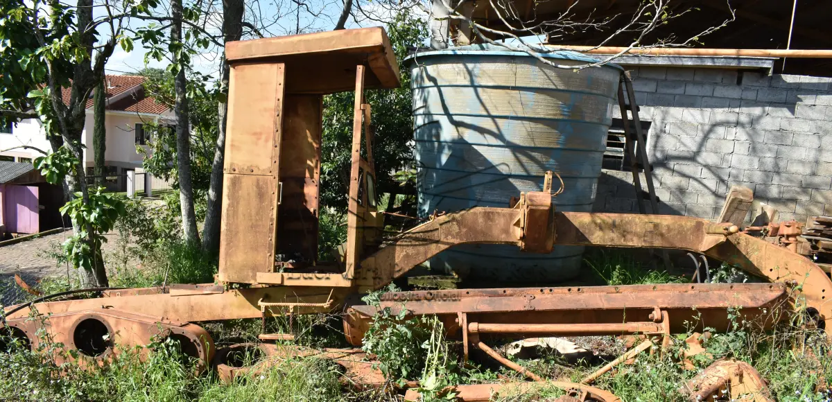 LOTE 012 - CHASSI MOTONIVELADORA