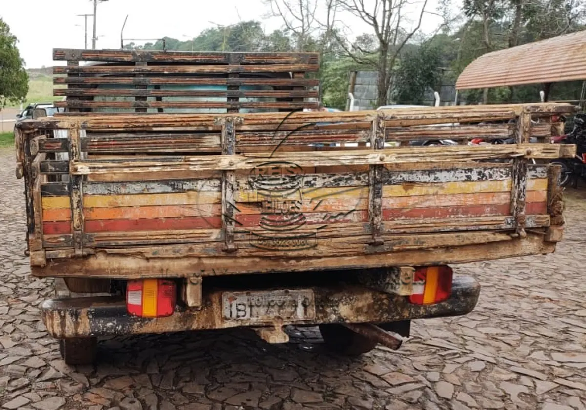 LOTE 015 - FORD/F1000