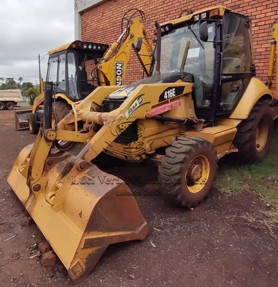 LOTE 027 - RETROESCAVADEIRA CATERPILLAR
