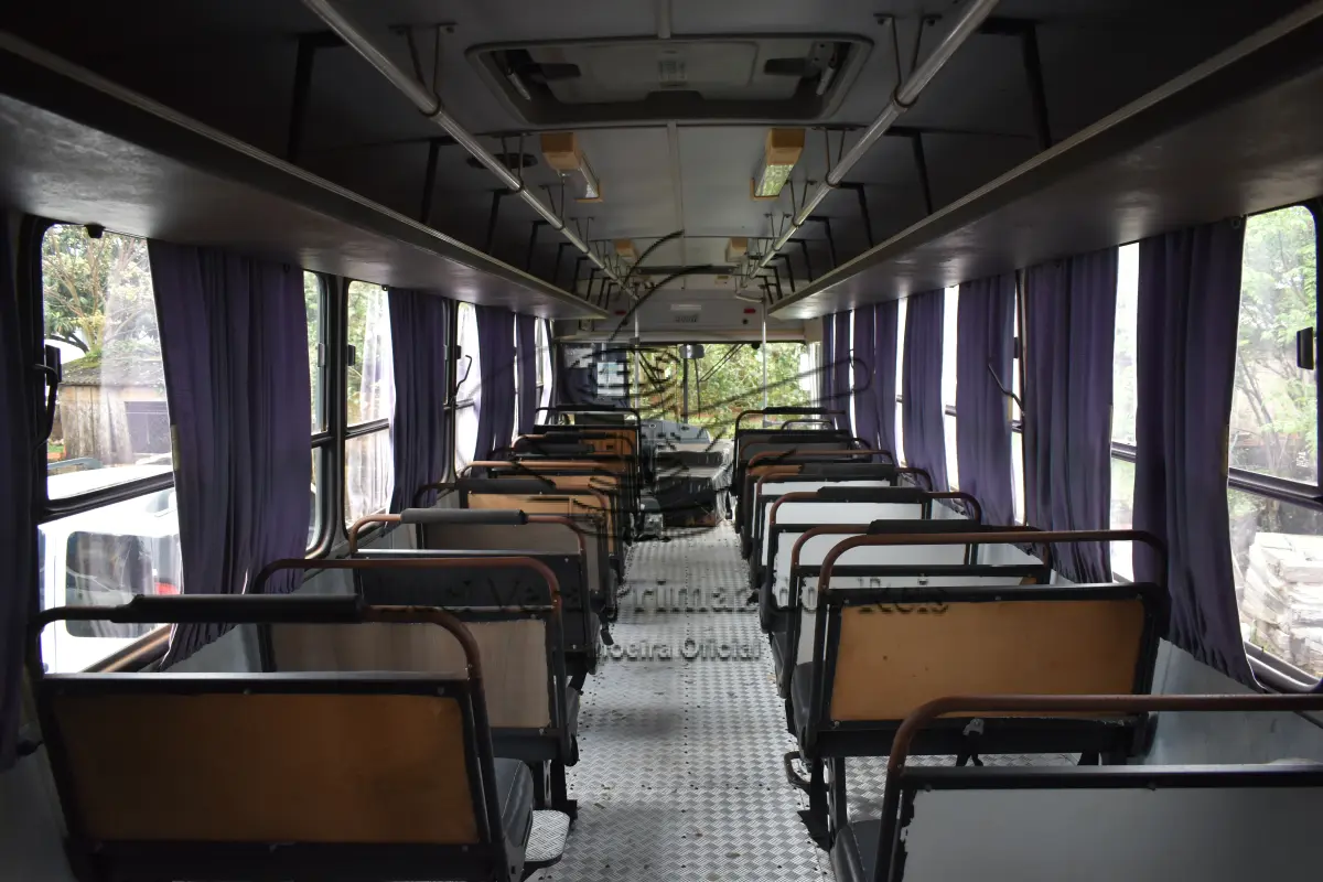 LOTE 007 - ÔNIBUS