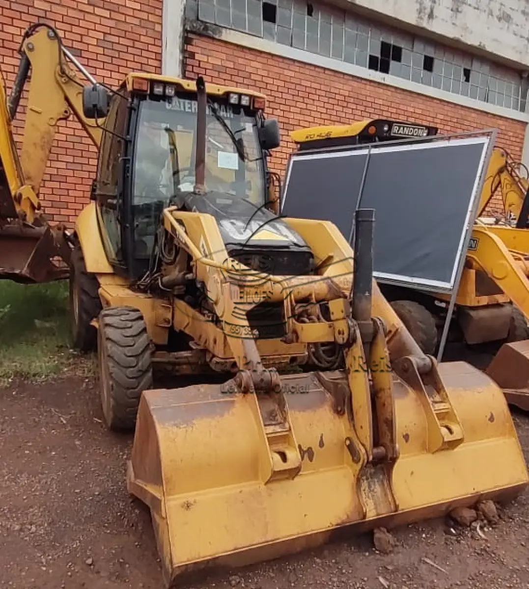 LOTE 027 - RETROESCAVADEIRA CATERPILLAR