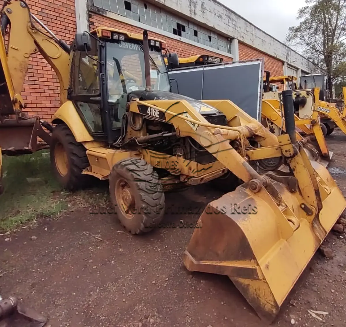 LOTE 027 - RETROESCAVADEIRA CATERPILLAR