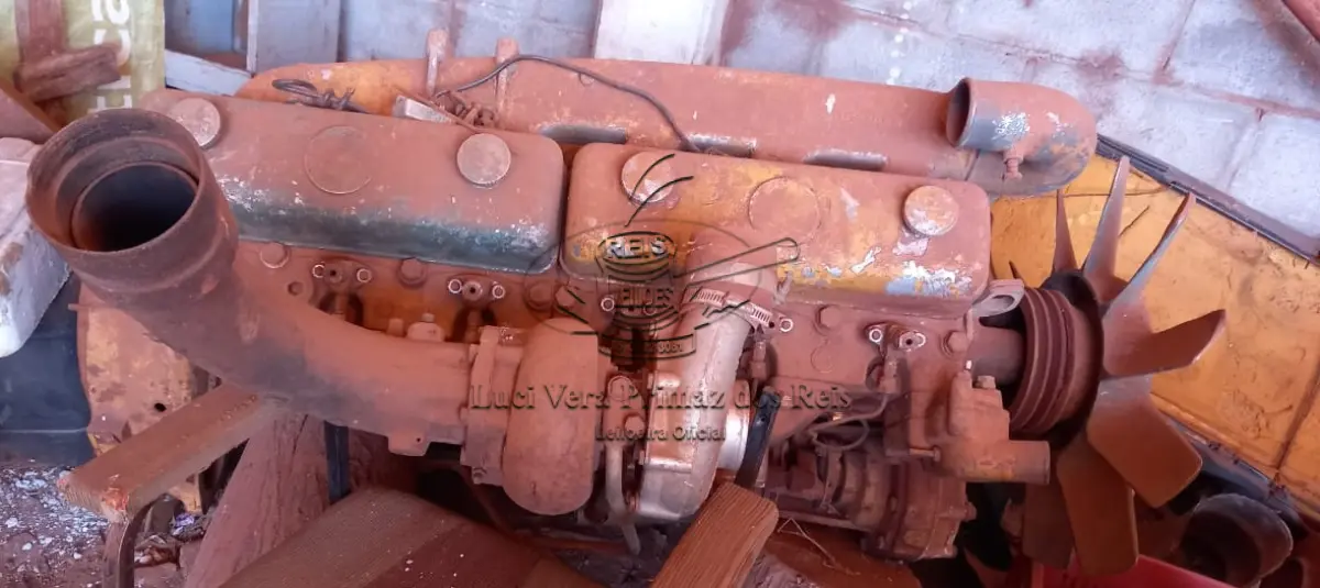 LOTE 013 - Motor de Motoniveladora Scania 112