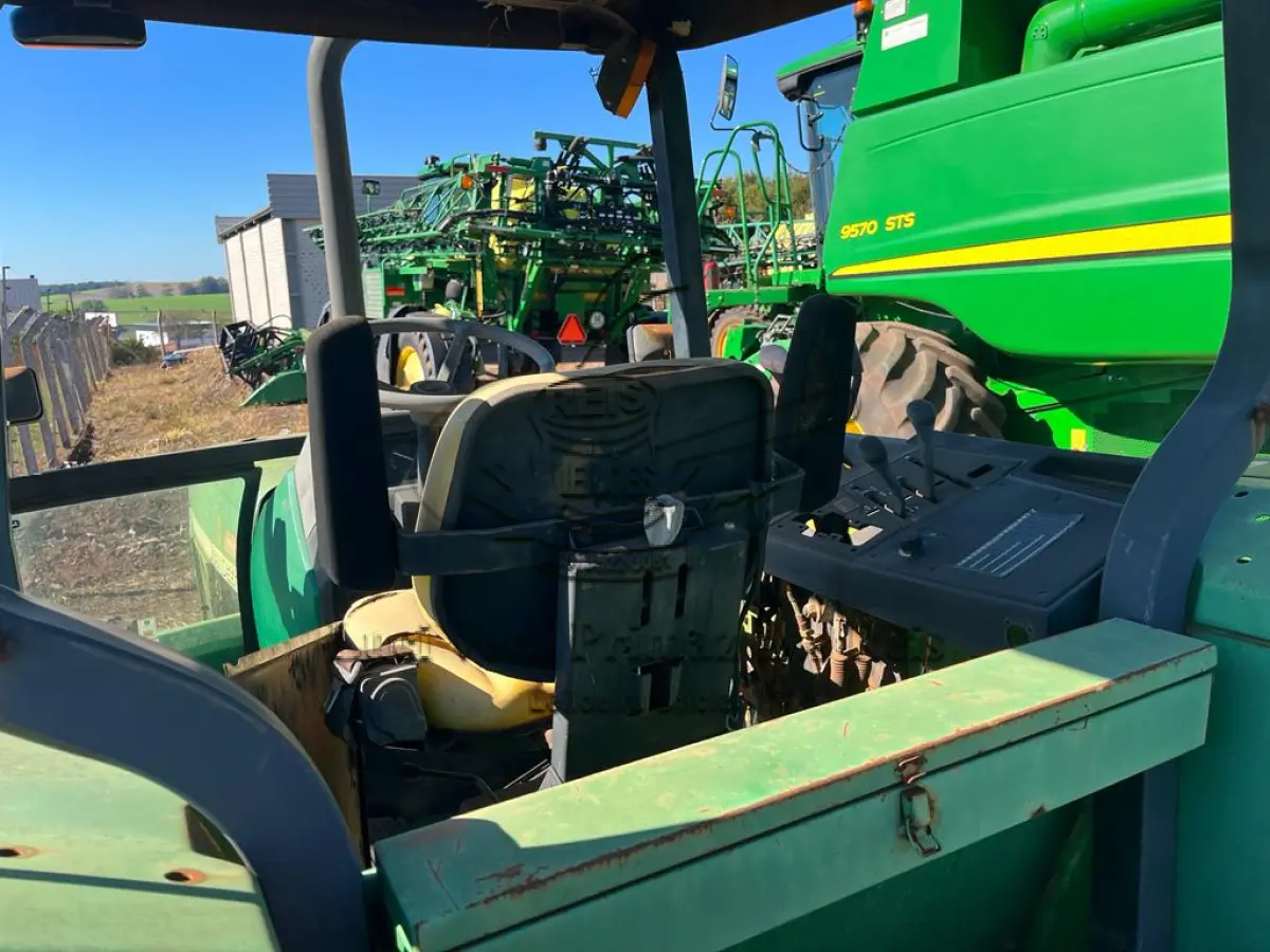 LOTE 001 - TRATOR 4 X 4, MARCA JHON DEERE
